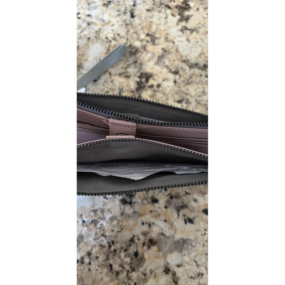 Rachel Rachel Roy Wristlet Wallet Womens OS Grey Genuine Leather Zip Clutch NWT